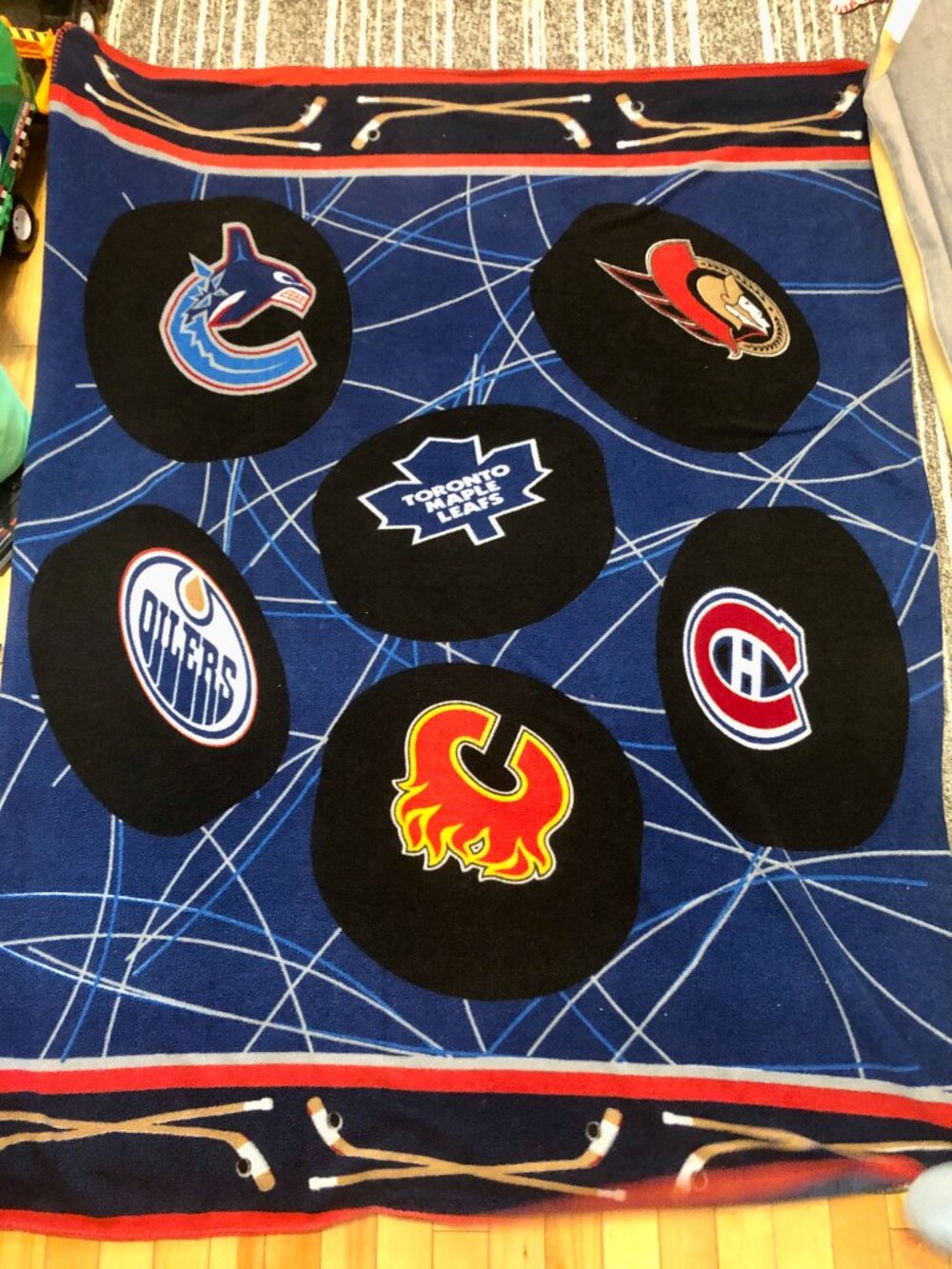 Vintage NHL Fleece Throw Canadian Teams Blanket Nemcor Rare 90s/00s Hockey Decor - Picture 3 of 9